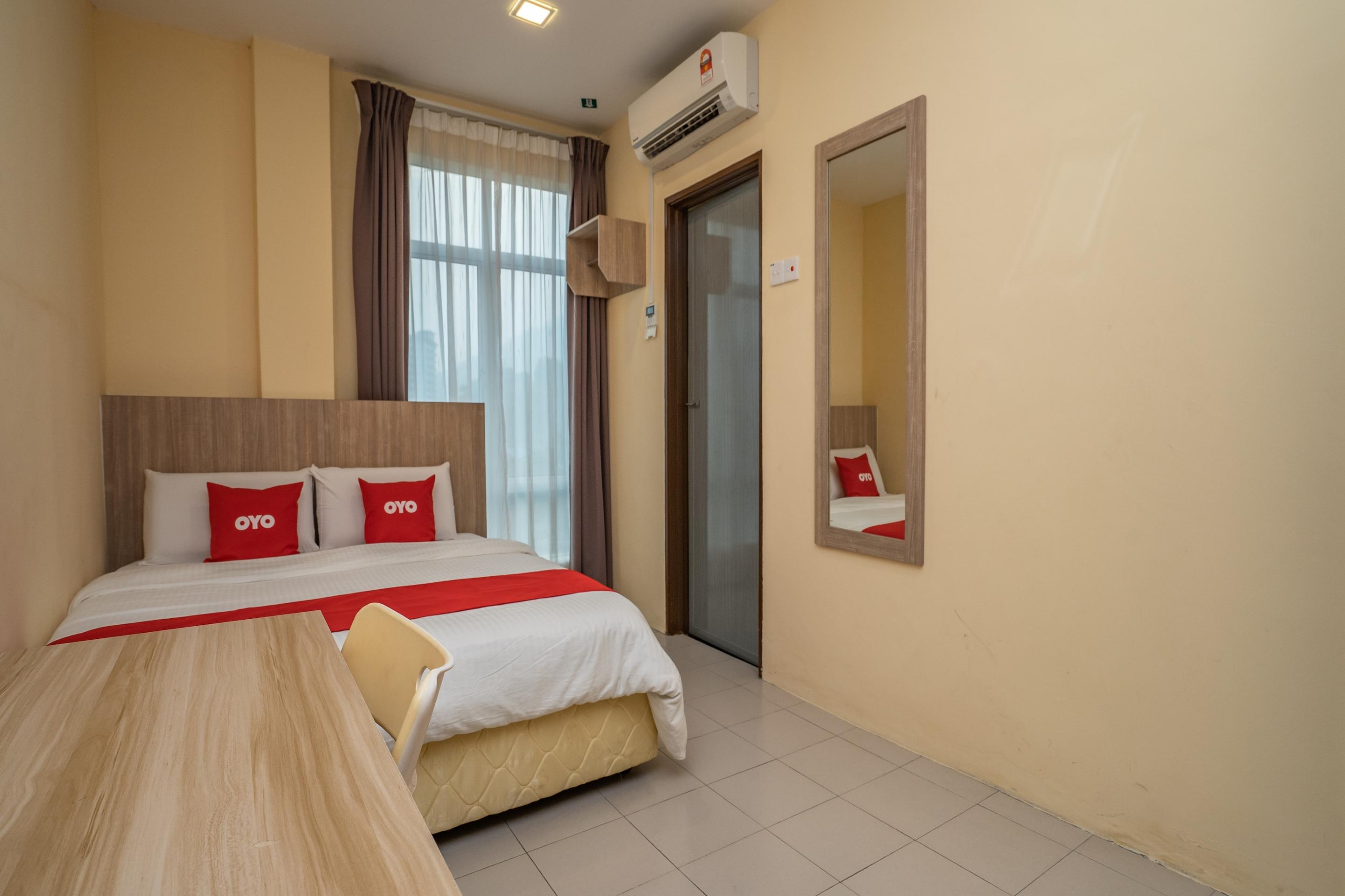 Oyo 44078 The Island Hotel Kampong Pasir Bogak Exterior foto