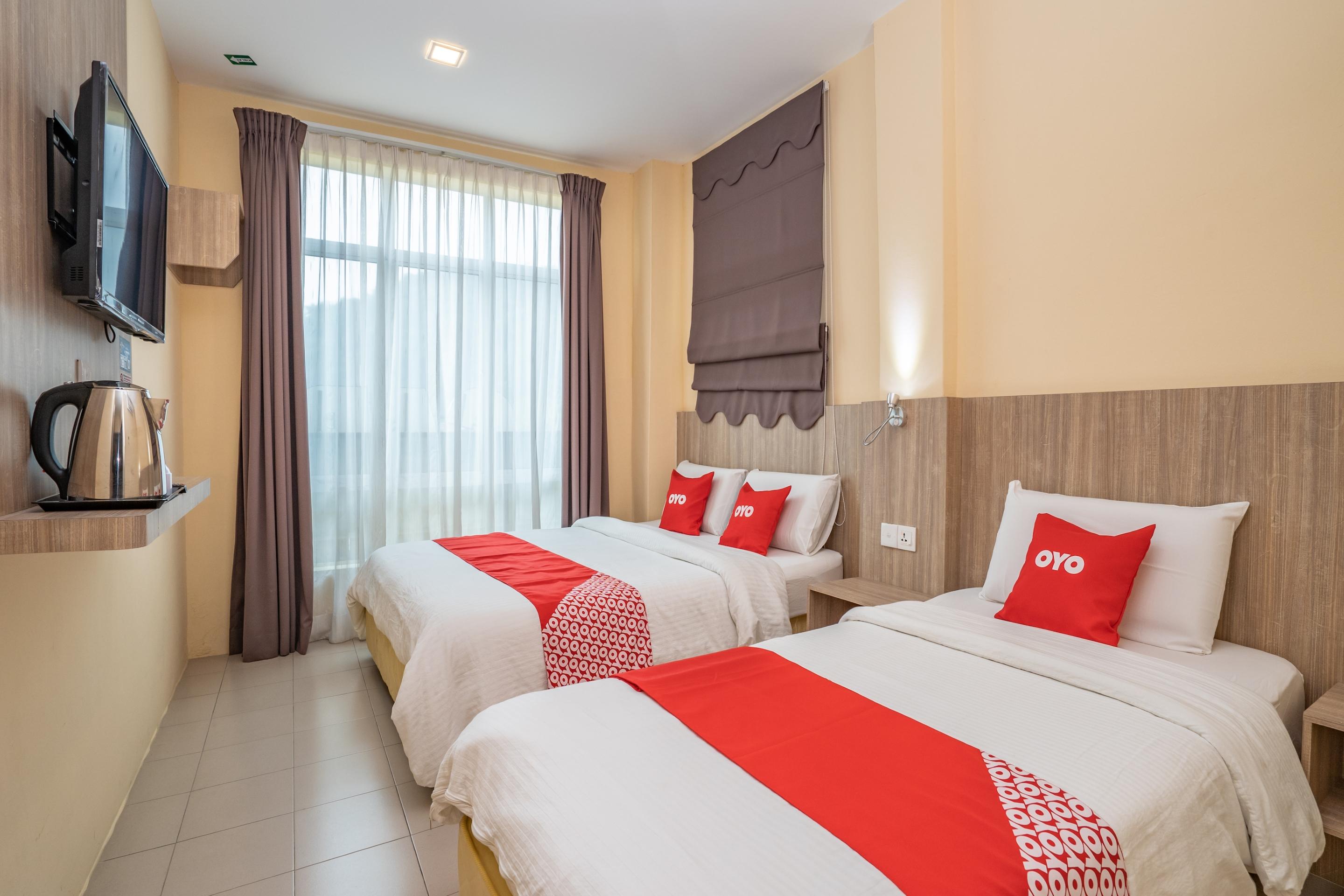 Oyo 44078 The Island Hotel Kampong Pasir Bogak Exterior foto